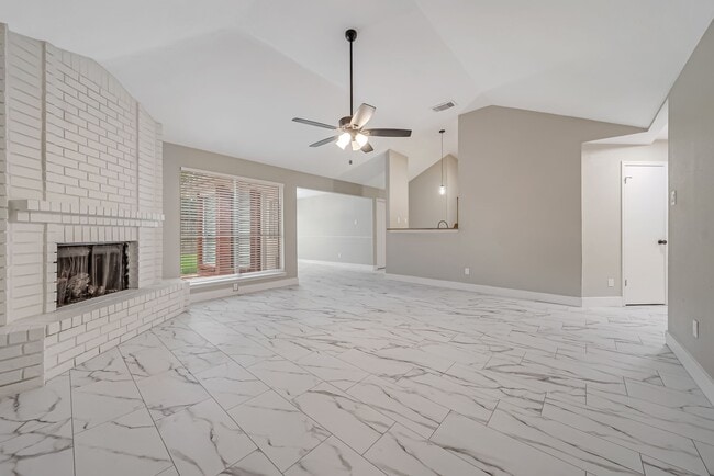 Building Photo - 7722 Covington Dr