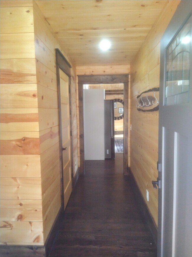 Building Photo - 63 Redwood Ln