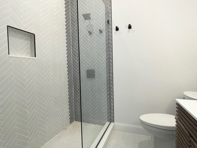 Building Photo - 108 Chelsea St