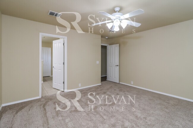 Building Photo - Gorgeous 4 bedroom brick colonial!