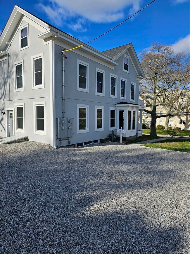 Building Photo - 281 Pequot Ave