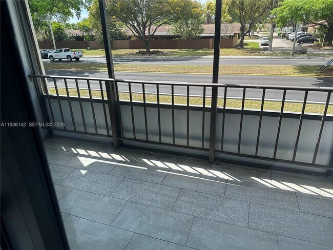 Building Photo - 6526 Kendale Lakes Dr