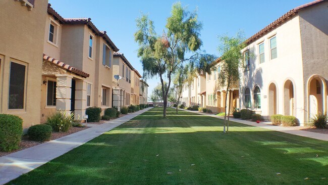 Building Photo - 3481 S Bluejay Dr