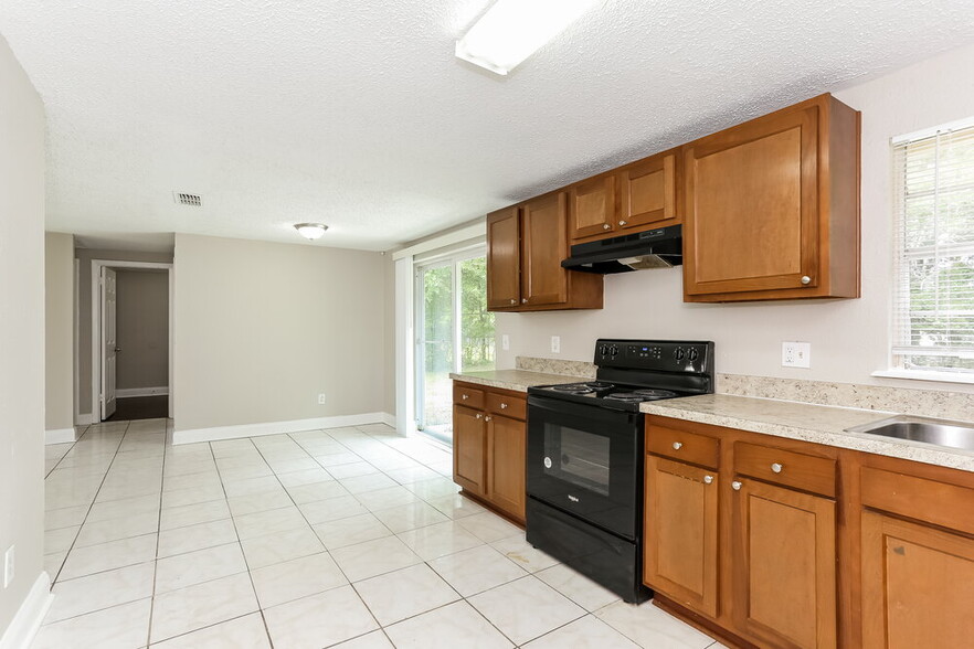 Building Photo - 11075 Bluehill Dr