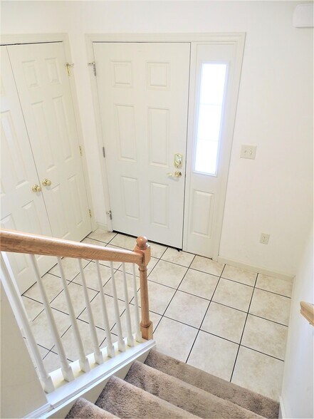 Building Photo - 712 Lincoln Gardens Rd