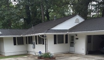 Building Photo - 197 Lake Dr