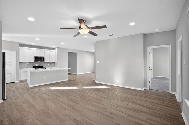 Building Photo - 183 Outlaw Dr