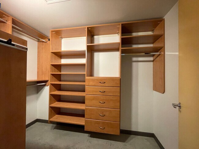 Building Photo - Industrial Highrise Available in the Stree...