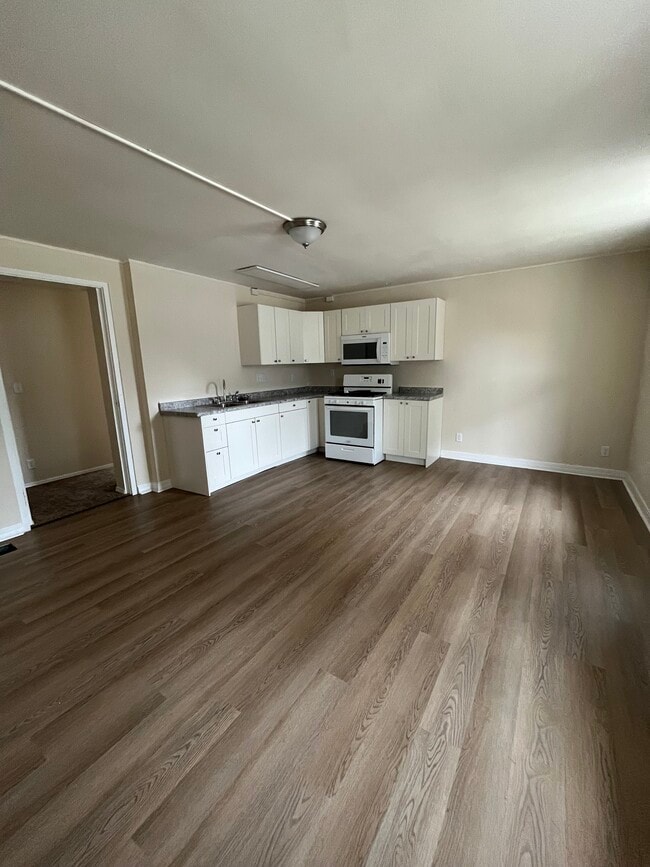 Building Photo - 1102 N 10th St