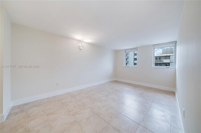 Building Photo - 1665 Bay Rd