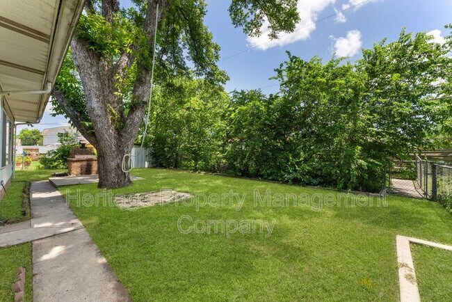 Building Photo - 3614 Versailles Dr