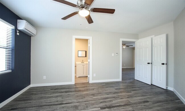 Building Photo - 5201 Crawford St