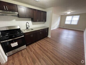 Building Photo - NEWLY RENOVATED 1 BEDROOM 1 BATHROOM APART...