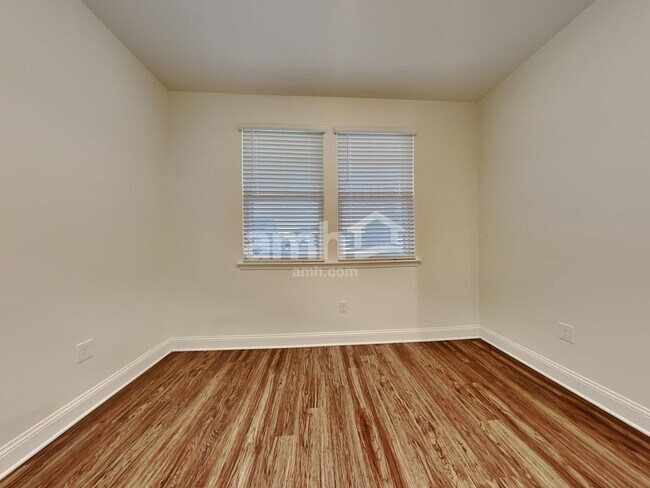 Building Photo - 118 Banyan Frst Dr