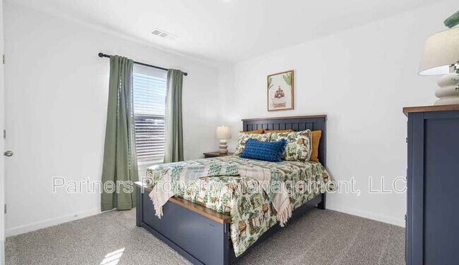 Building Photo - 1918 Larkspur St