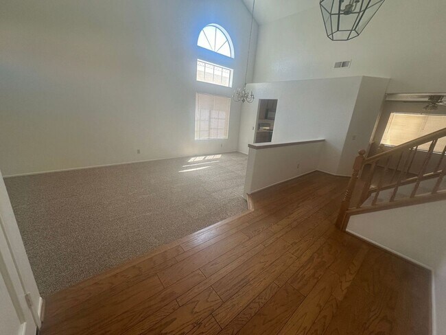 Building Photo - 5 BEDROOM, 2 STORY,SPACIOUS VICTORVILLE HOME! NEAR MALL!