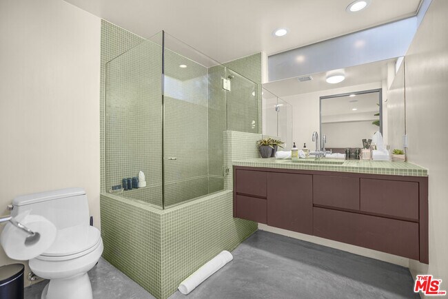 Building Photo - 9892 Beverly Grove Dr