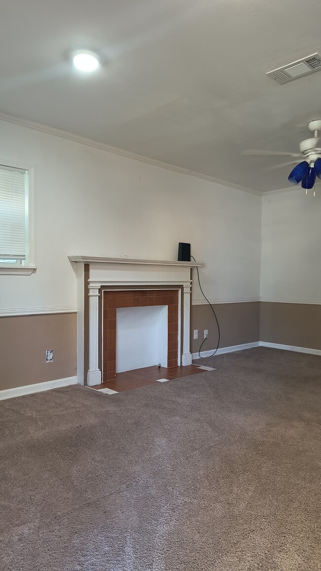 Building Photo - 1602 W 24th Ave