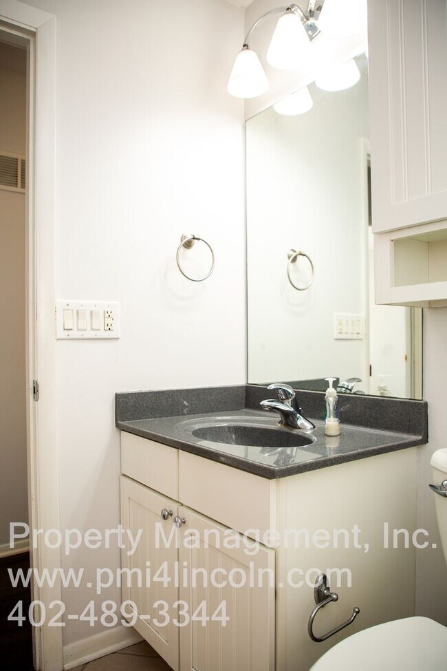Building Photo - 8030 N Hazelwood Dr