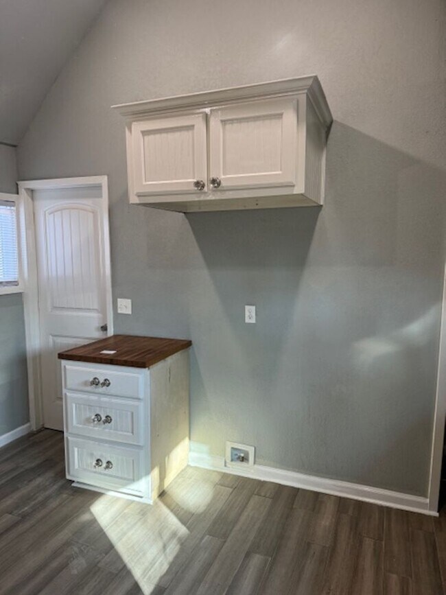 Building Photo - 2 BR 1 BA House for RENT