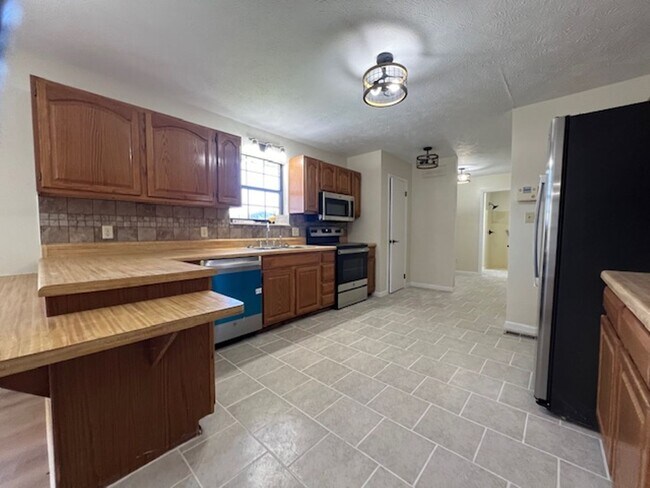 Building Photo - One-Level Living at the End of a Quiet Cul...