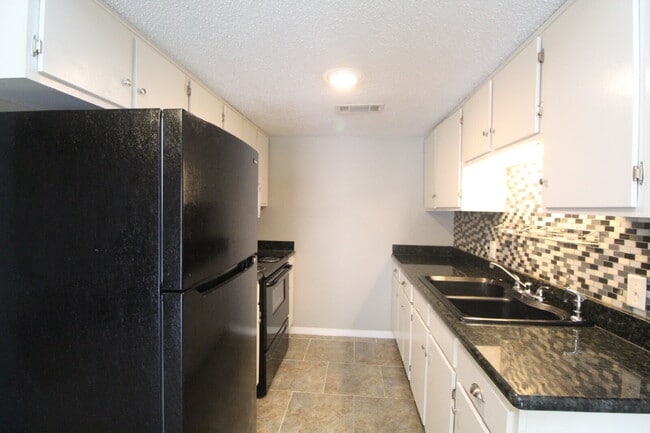 Building Photo - Southwest Pensacola Townhome Near NAS Pensacola with Granite Kitchen & Privacy-Fenced Patio