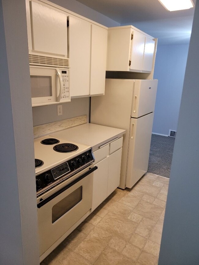 Building Photo - 2 Bed 1.5 Bath Condo Downtown Bellevue