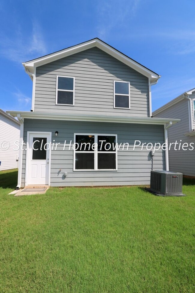 Building Photo - Lake Community