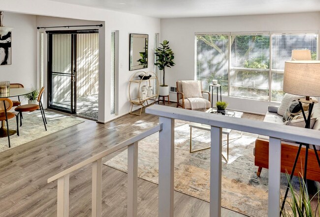 Building Photo - Downtown Bellevue 2 Bedroom 1.5 Bath 2 story Condo