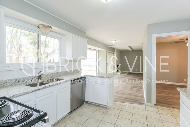 Building Photo - 403 George L Cross Ct