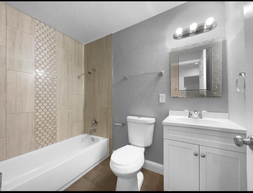 Building Photo - 1108 Frienza Ave