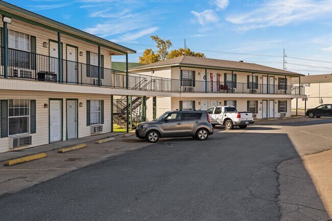 Building Photo - 1820 E Texas St