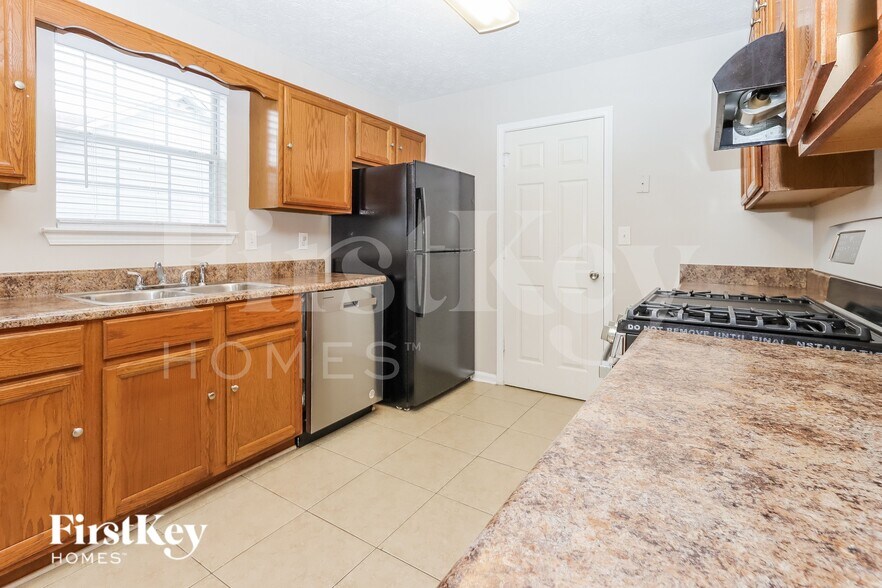 Building Photo - 5901 Green Meadow Way