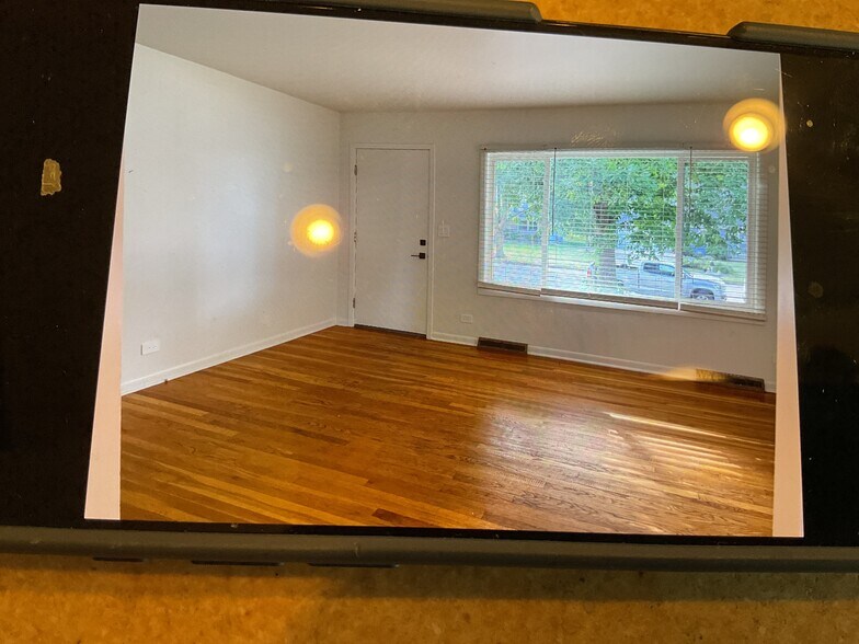 Building Photo - 1620 Oak Ln