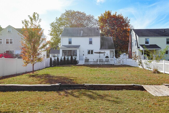 Building Photo - The Grennan Designer