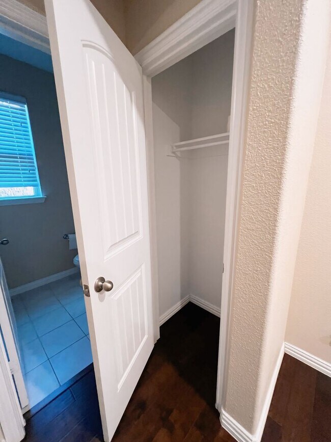 Building Photo - 4525 Conrad Ave