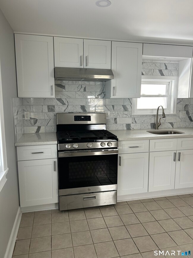 Building Photo - 54 Forest St