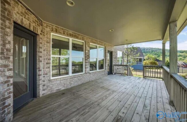 Building Photo - 2807 Talon Cir