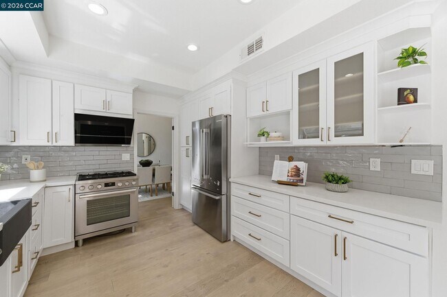 Building Photo - 601 Ambience Way