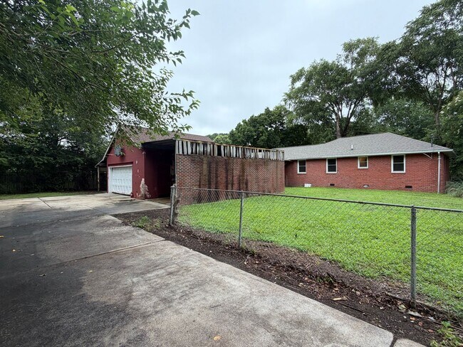 Building Photo - 1221 Burlington Rd
