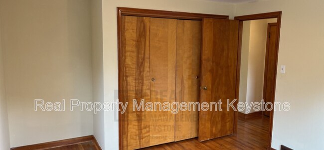 Building Photo - 910 9th St