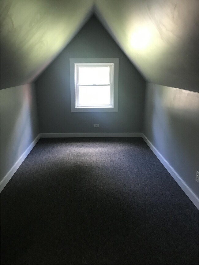 Building Photo - 1122 S 9th St