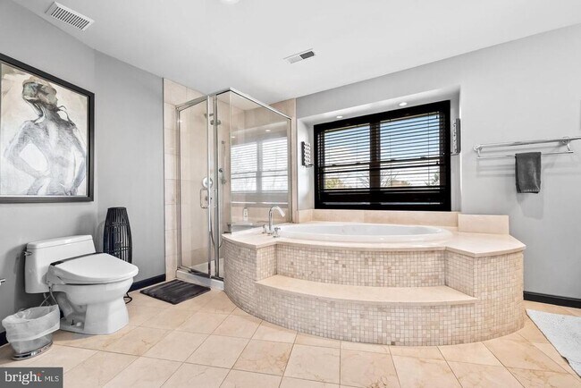 Building Photo - 6 Hounds Hollow Ct