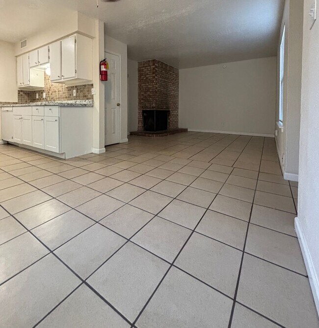 Interior Photo - 12813-12817 Dorado Dr SE