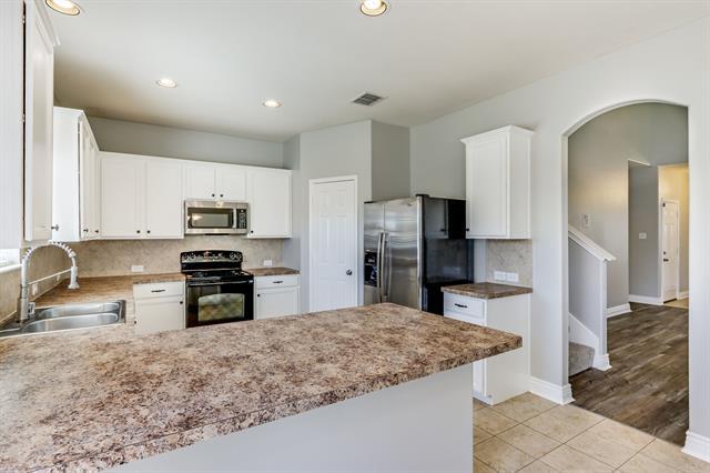 Building Photo - 1229 Artesia Dr