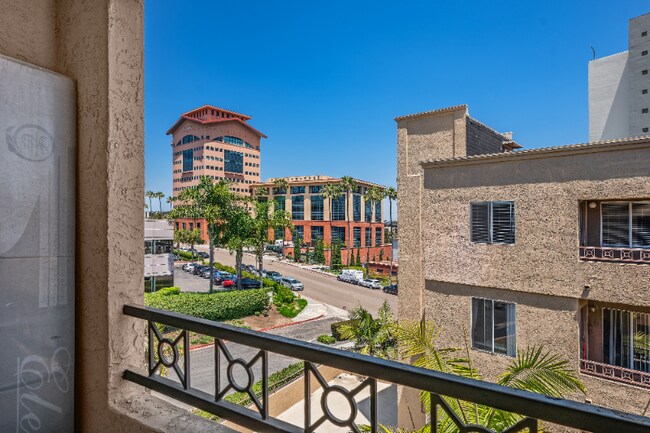 Building Photo - 3550 Lebon Dr
