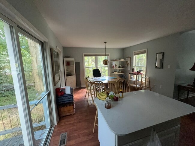 Building Photo - 408 Mitchell Ln