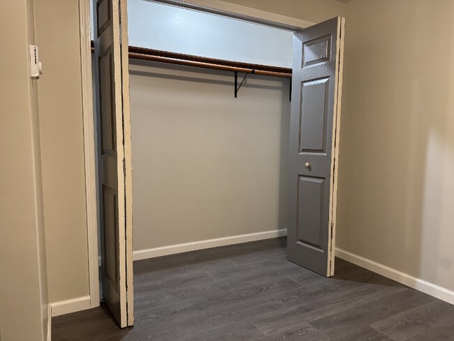 Building Photo - 355 S Main St