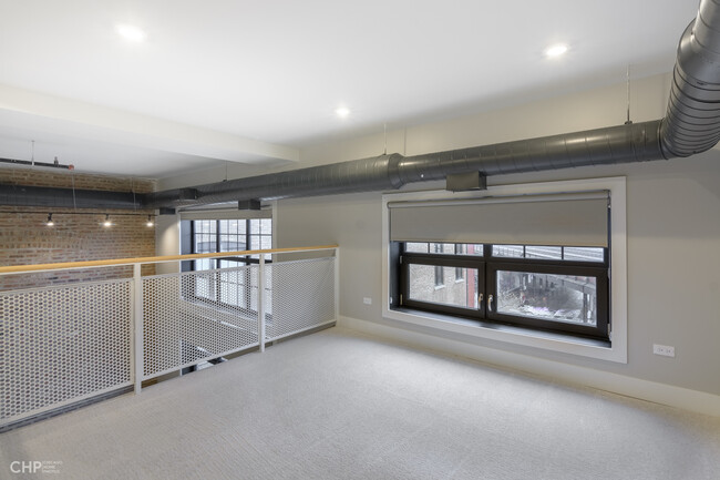 Building Photo - 729 N Sangamon St