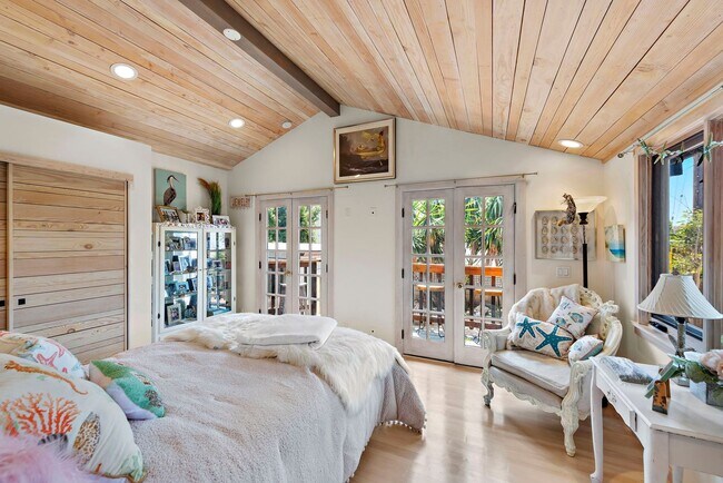 Building Photo - Ever dreamed of living under the sea?!